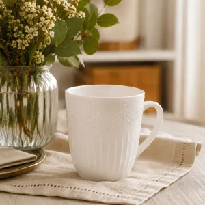 Caneca de porcelana branca